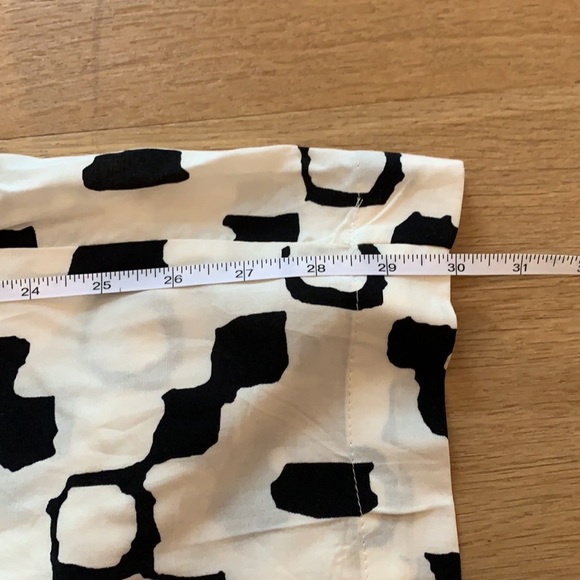 NWOT Wide leg flowy pants with a cool print - Picture 5 of 5